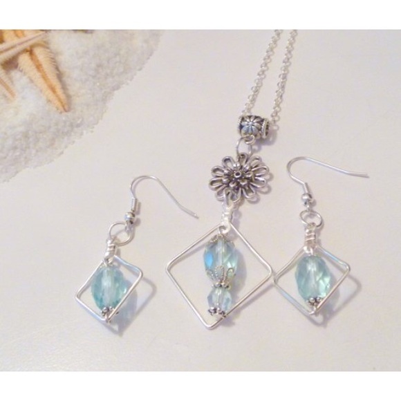 Baby blue beaded geometric necklace earrings set - Picture 1 of 4